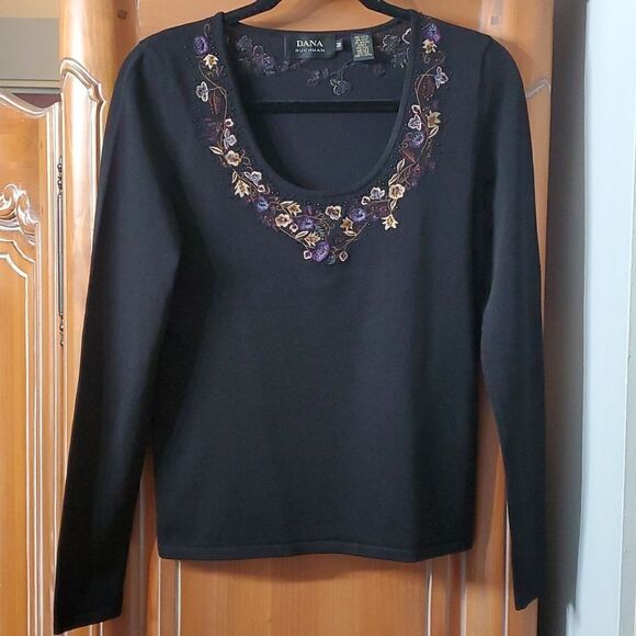 Dana Buchman, black 2 pcs suit, size 6 beautiful bead work. silk, Top med. - Picture 13 of 17